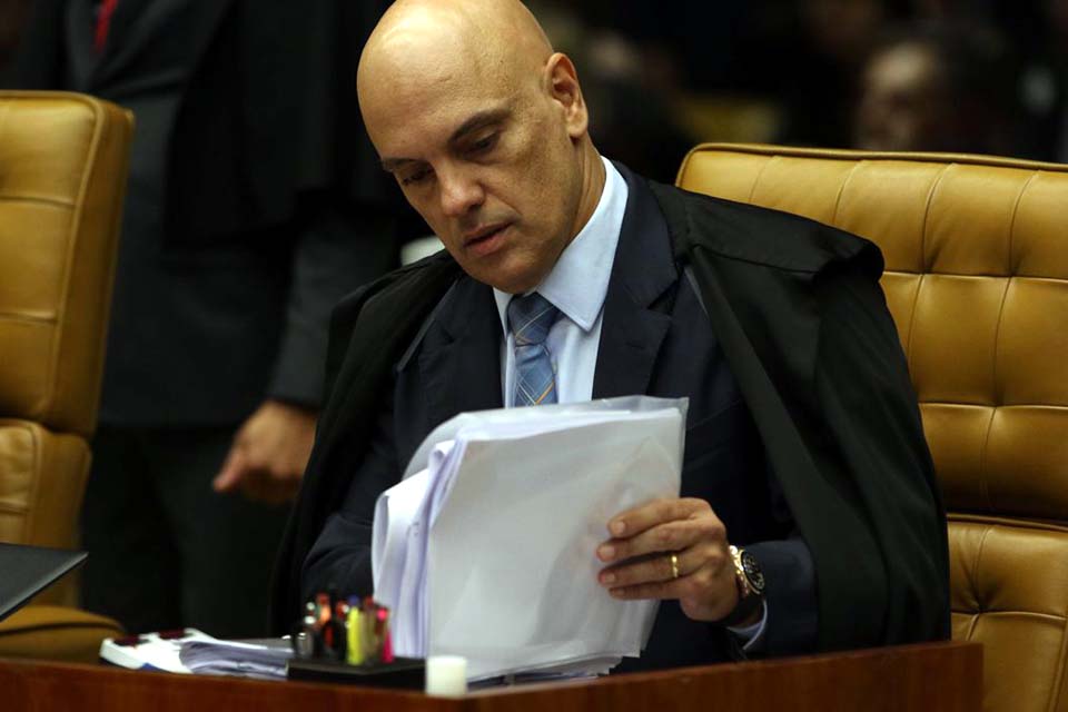 Ministro do STF Alexandre de Moraes está com covid-19