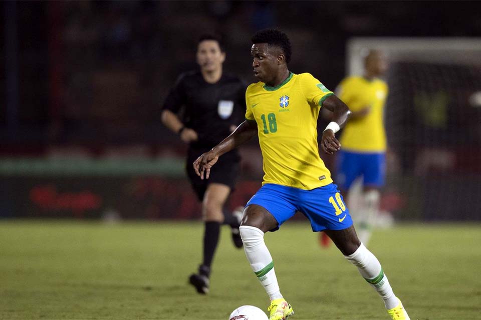 Tite convoca Vinicius Jr para seleção após corte de Firmino por lesão