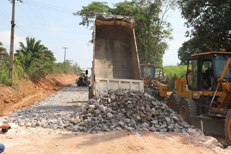 Rua Itapirema com a base pronta para receber pavimentação