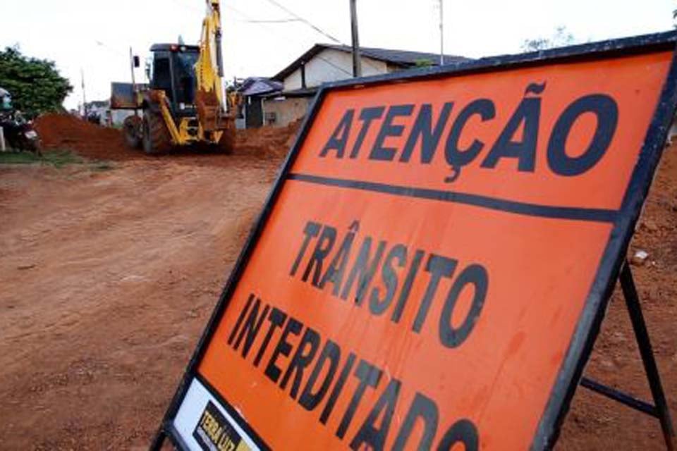 Asfaltamento no Cristo Rei avança com drenagem de grande porte para evitar alagamentos