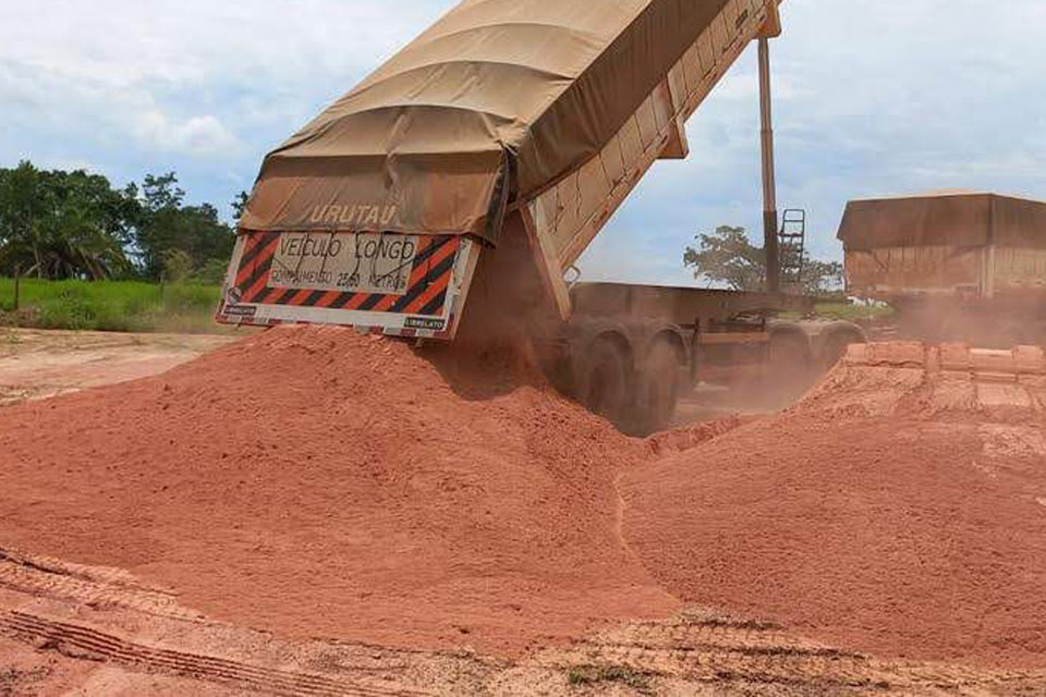 Governo de Rondônia anuncia inscrições para transporte de calcário destinado à agricultura familiar