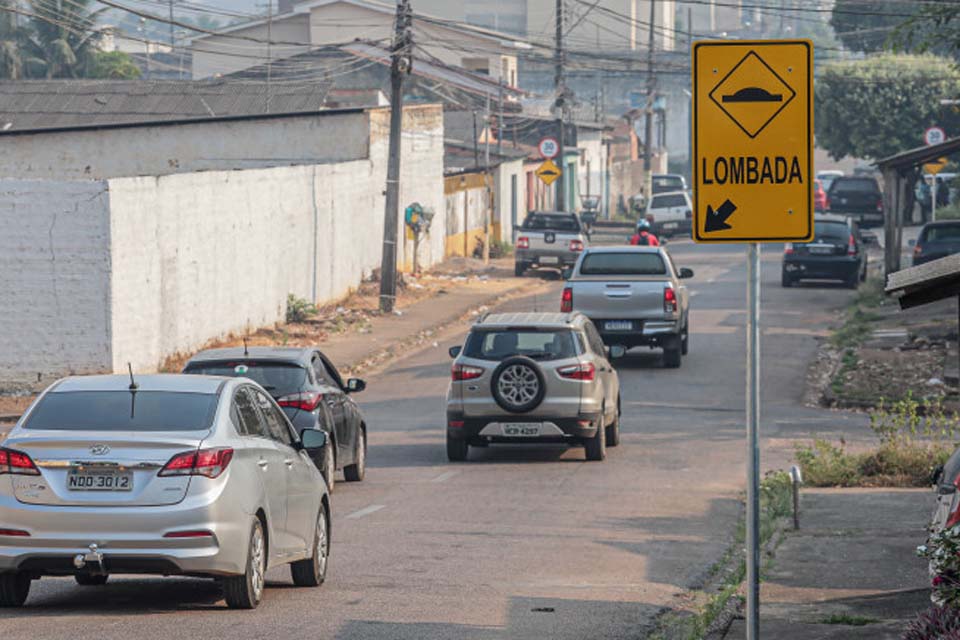 Mais de 500 novas placas de sinalização são instaladas em Porto Velho