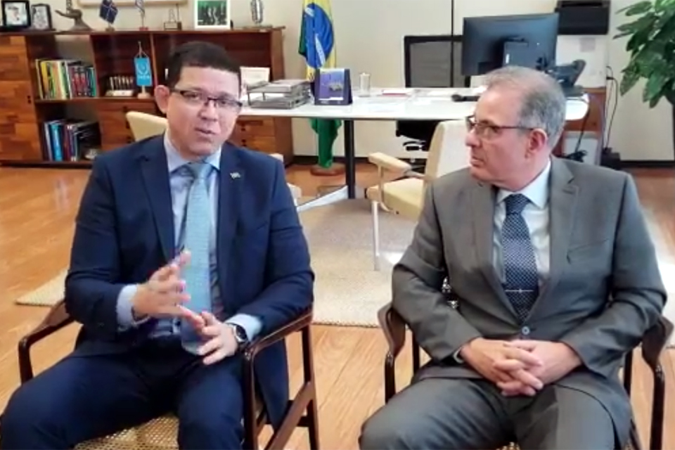 Vídeo – ‘O senhor conseguiu unir todas as pessoas em prol desse objetivo’, diz Marcos Rocha a ministro de Minas e Energia sobre redução na tarifa de energia