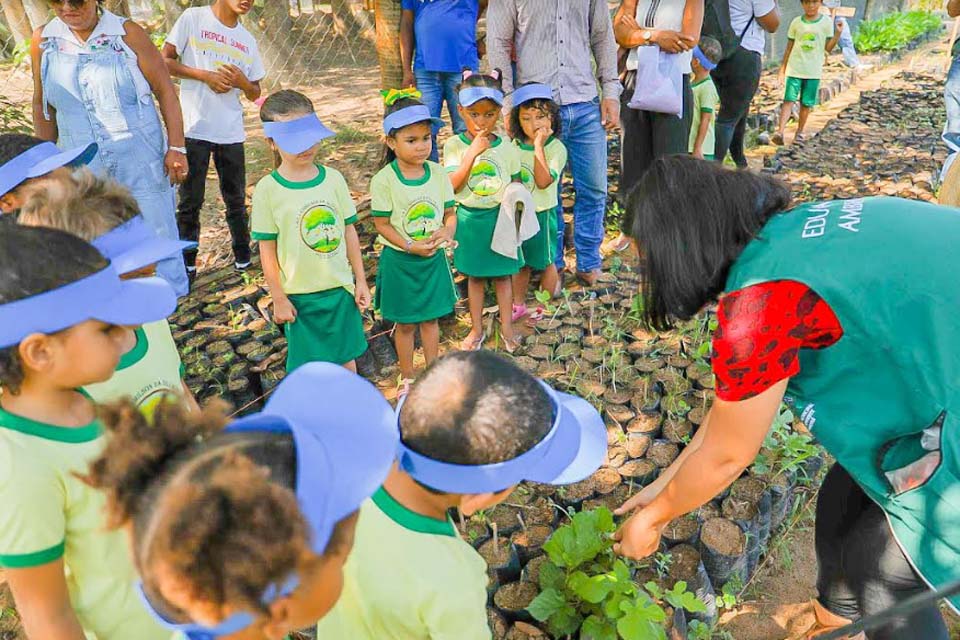 Crianças do CMEI Edmilson da Silva Reis visitaram o Viveiro Municipal de Ji-Paraná