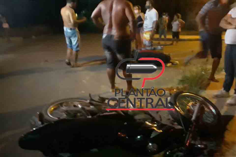 Colisão entre duas motocicletas deixa condutores gravemente lesionados