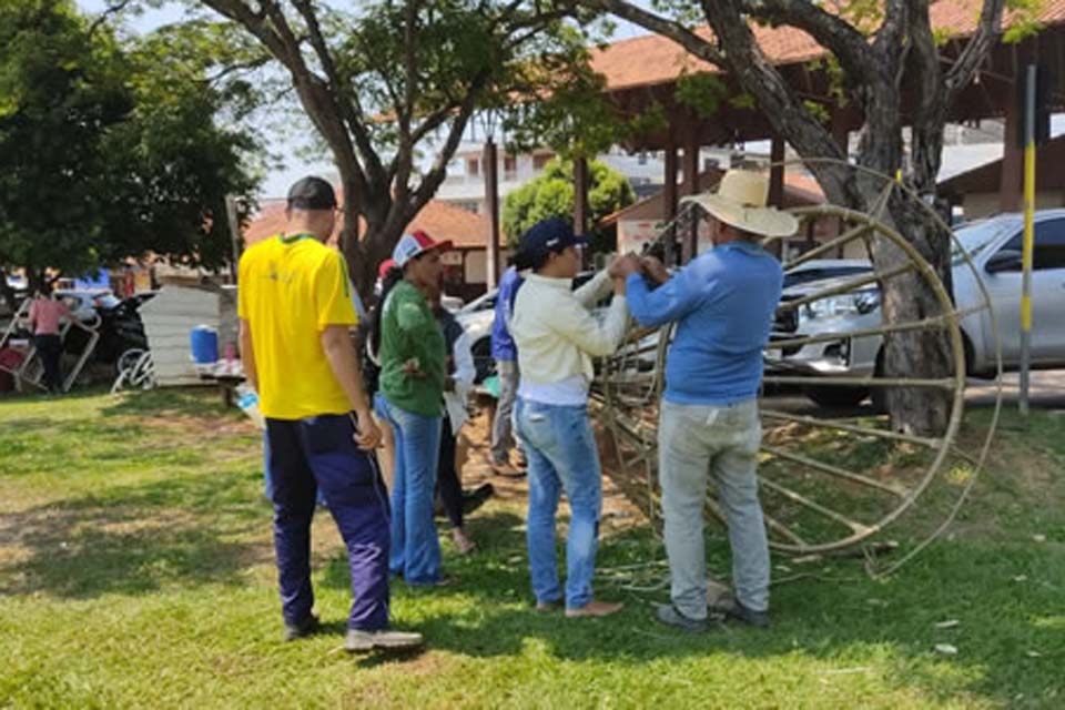 Prefeitura inicia instalação de luzes e decoração de Natal na Estância Turística 