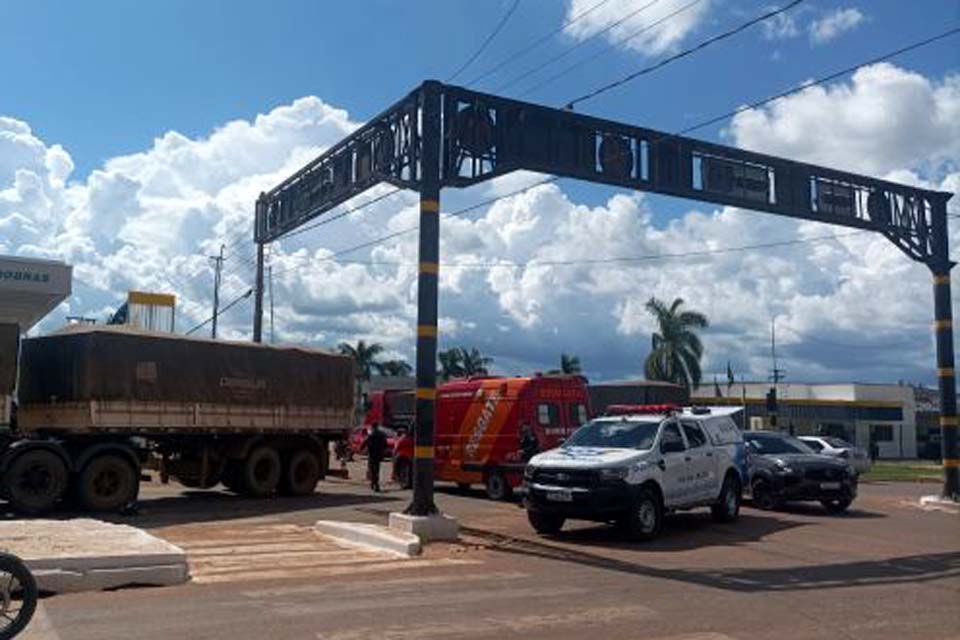 Motociclista morre em colisão com carreta em Cerejeiras