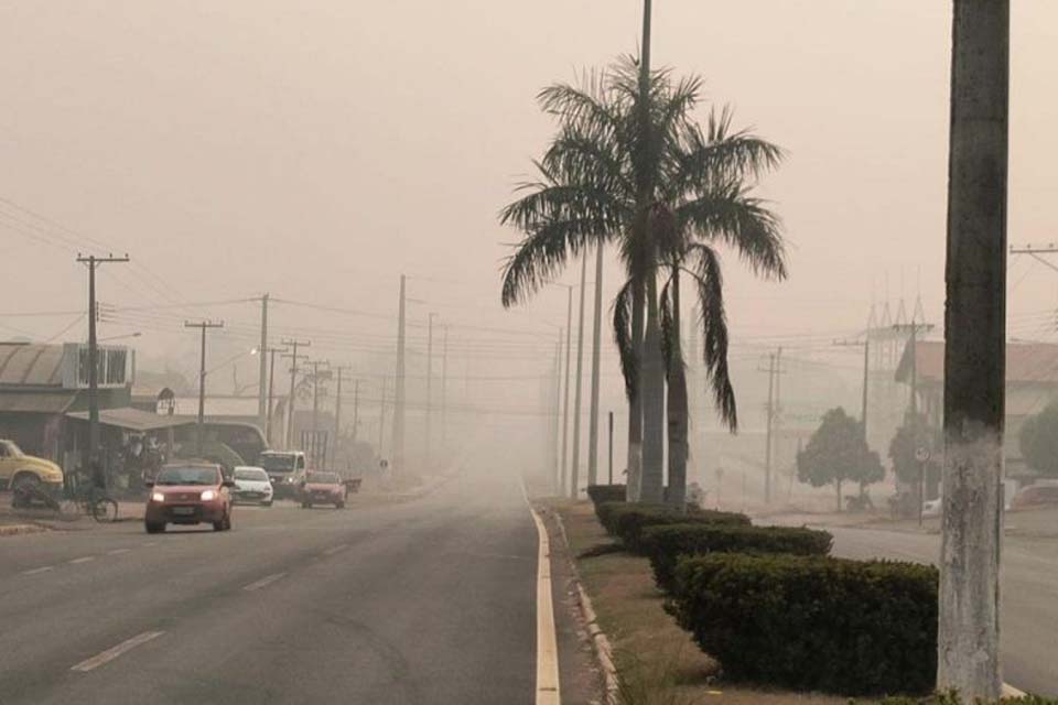 Município de Alvorada do Oeste amanhece coberta de fumaça