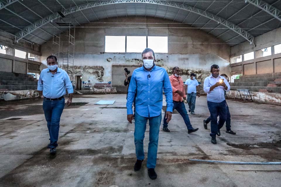 Prefeito de Porto Velho, Hildon Chaves, visita obras no bairro Flamboyant, Lagoa e Ginásio Padrão