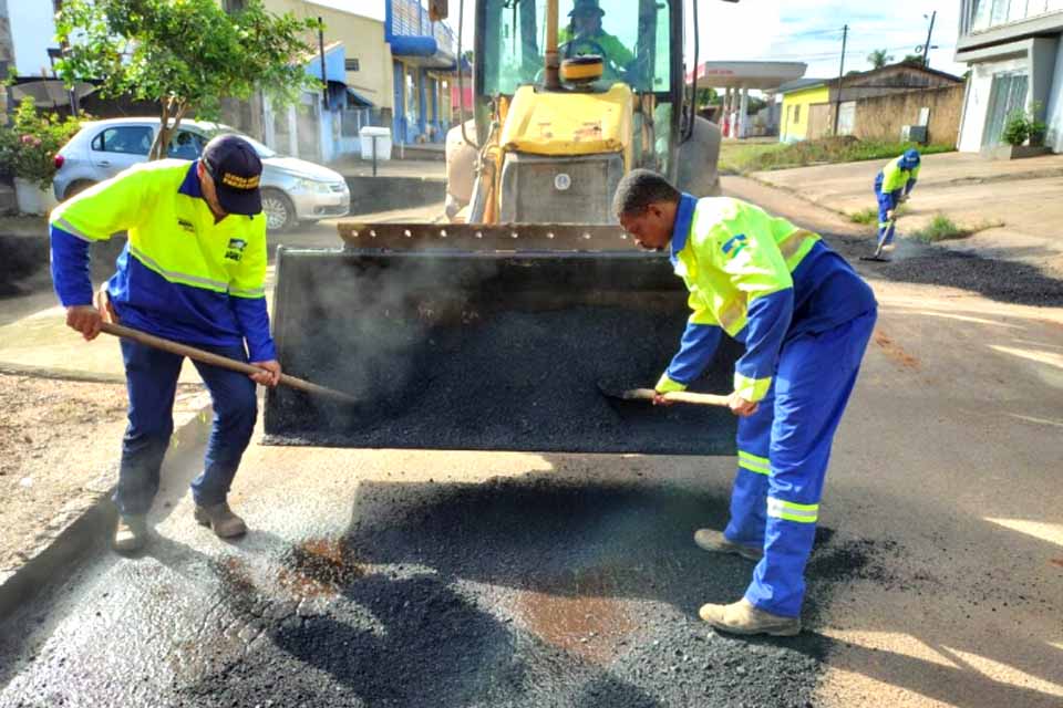 Prefeitura realiza manutenção em diversas ruas do município