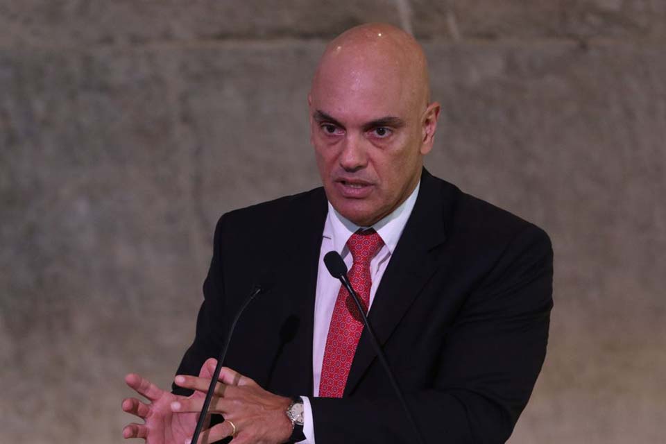 Moraes diz que desinformação na internet põe em risco a democracia