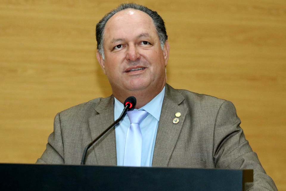 Deputado Pedro Fernandes propõe gratuidade no transporte intermunicipal para servidores do SAMU em Rondônia