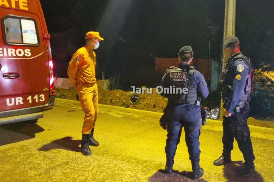 Motociclista de 36 morre após colidir em poste em Jaru