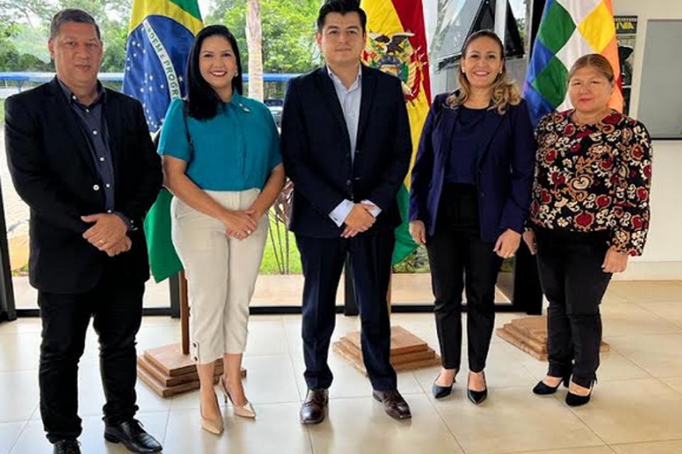 Cristiane Lopes comemora o aviso de licitação da construção da Ponte Binacional entre Guajará-Mirim (RO) e Guayaramerín (Bolívia)