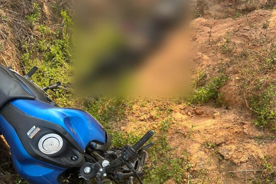 Jovem de motocicleta morre após passar direto em curva na RO 464