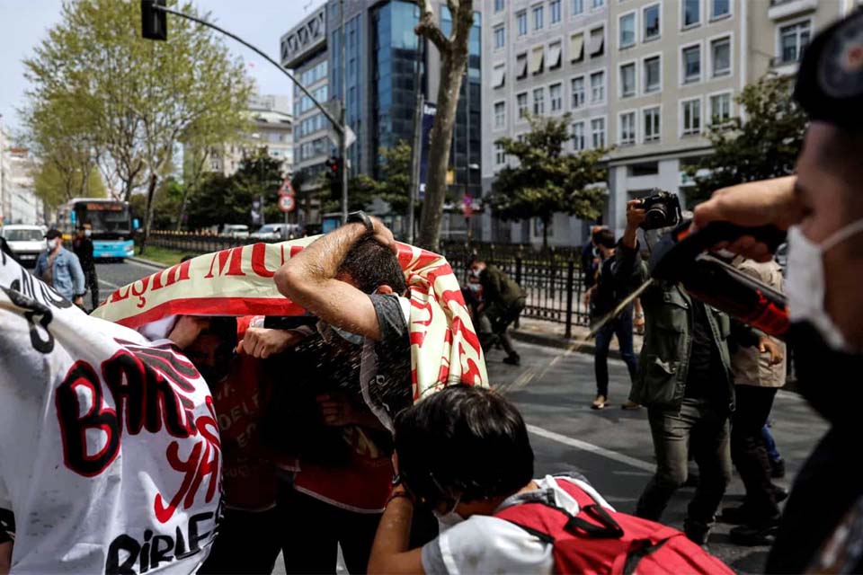 1º Maio: Polícia de Istambul prende dezenas de pessoas em manifestação