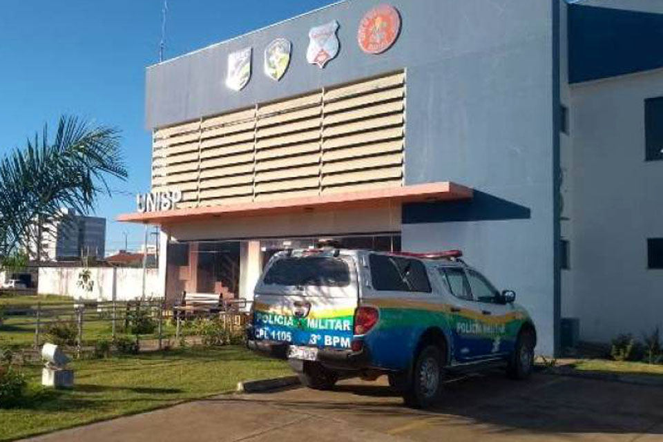 Com mãe presa por tráfico, crianças são encontradas vivendo com o pai em boca de fumo