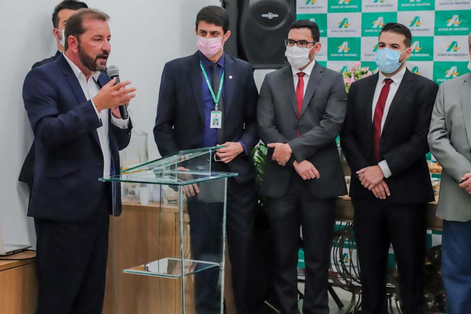  Prefeito Hildon Chaves prestigia inauguração da unidade Basa Negócios em Porto Velho