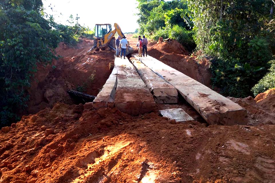 Porto Velho: Semagric recupera acesso da Vila Jirau e ponte na Linha da Penha