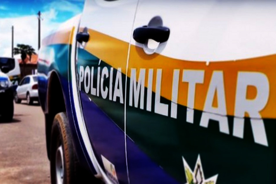 Bandidos invadem escola e roubam arma com colete de vigilante