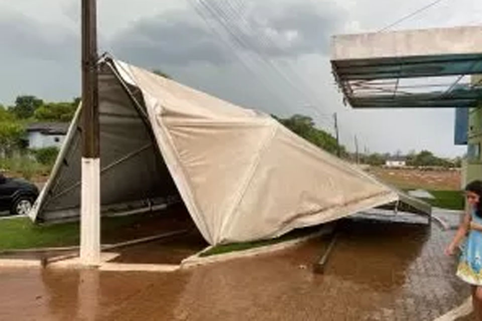  Temporal provoca estragos e deixa o município de Pimenteiras sem energia elétrica; não há registros de feridos