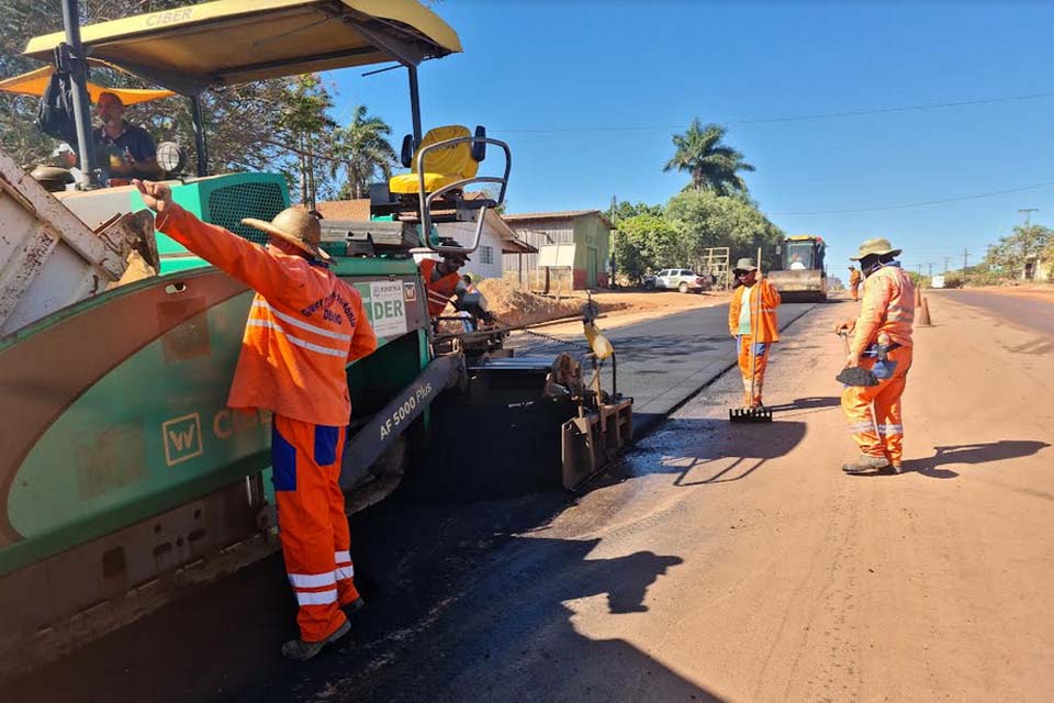 DER inicia pavimentação asfáltica na obra de alargamento da pista na RO-135, em Novo Horizonte d’Oeste