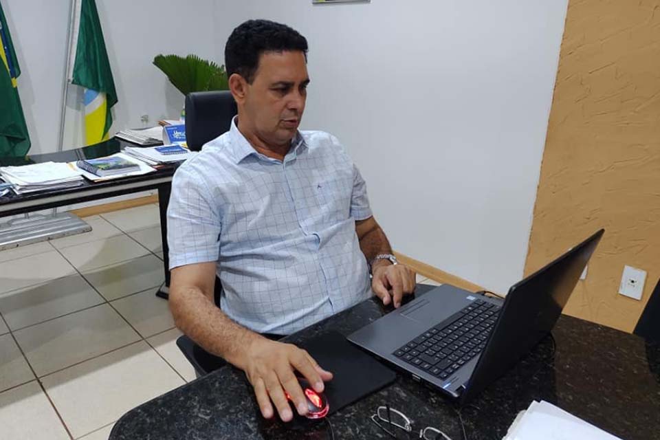 Prefeito determina levantamento de todos os veículos da frota municipal e anuncia instalação de equipamentos de rastreio