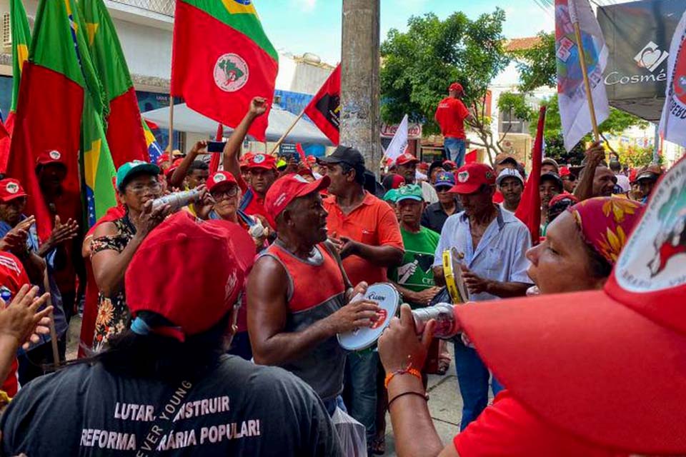 MST e movimentos sociais ocupam sede do Incra em Alagoas