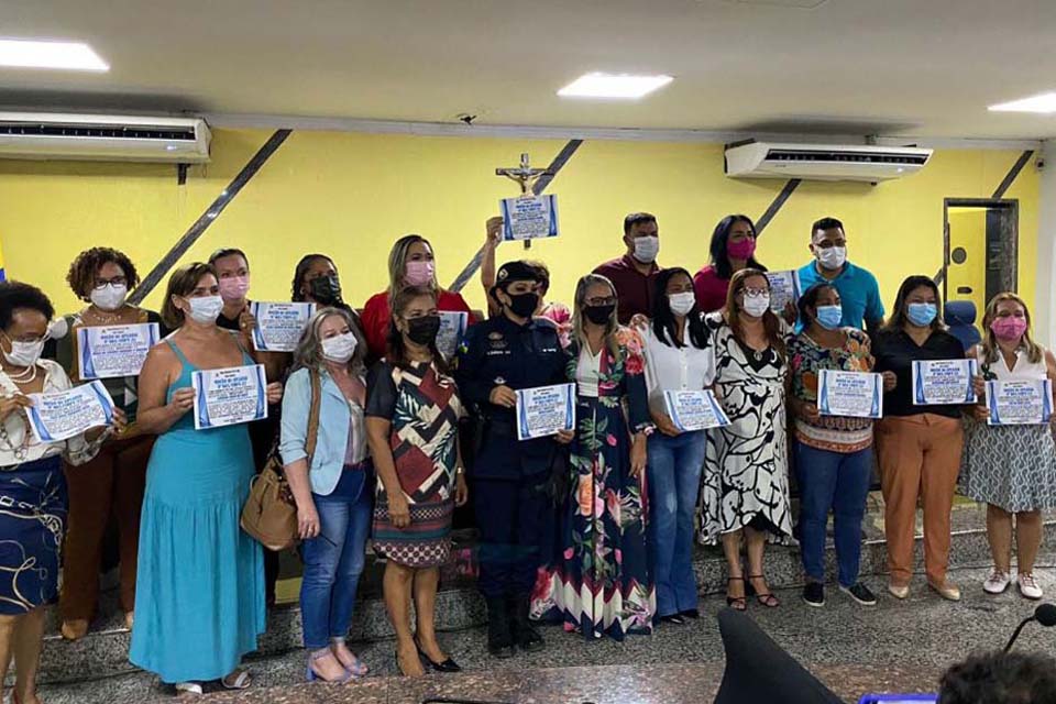 Presidenta do Sintero recebe Moção de Aplauso em homenagem ao Dia Internacional da Mulher na Câmara Municipal de Porto Velho