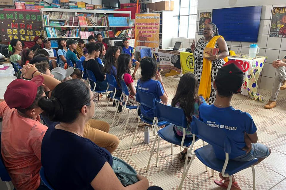 SINTERO realiza atividade sindical sobre educação antirracista na EMEIEF Maurício de Nassau em Alto Paraíso