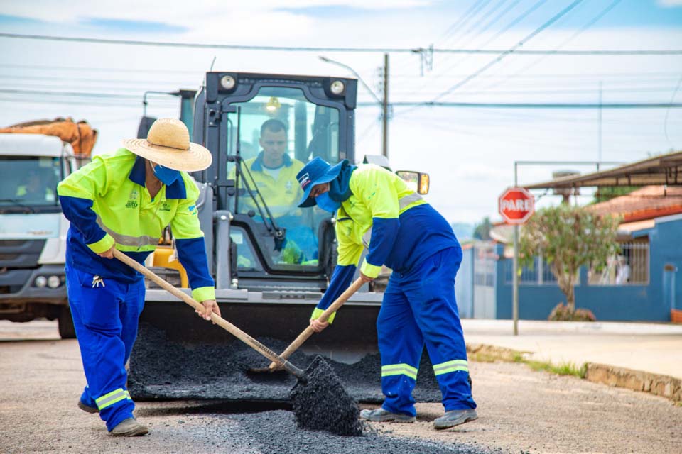 Prefeitura realiza Operação Tapa-Buracos nas Ruas Minas Gerais e Manoel Ribeiro Mendes no setor 4  