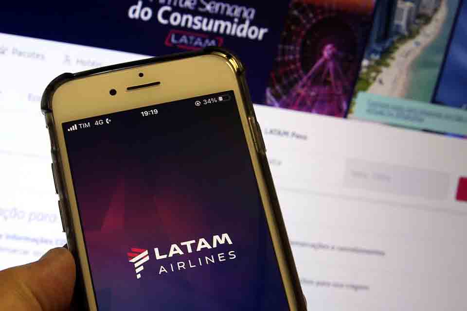 Latam suspende 21 voos nacionais devido ao aumento dos combustíveis