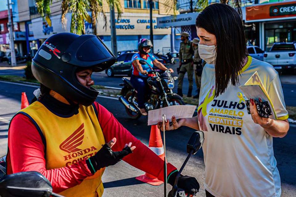 Secretaria Municipal de Saúde realiza pit-stop para reforçar ações da campanha Julho Amarelo