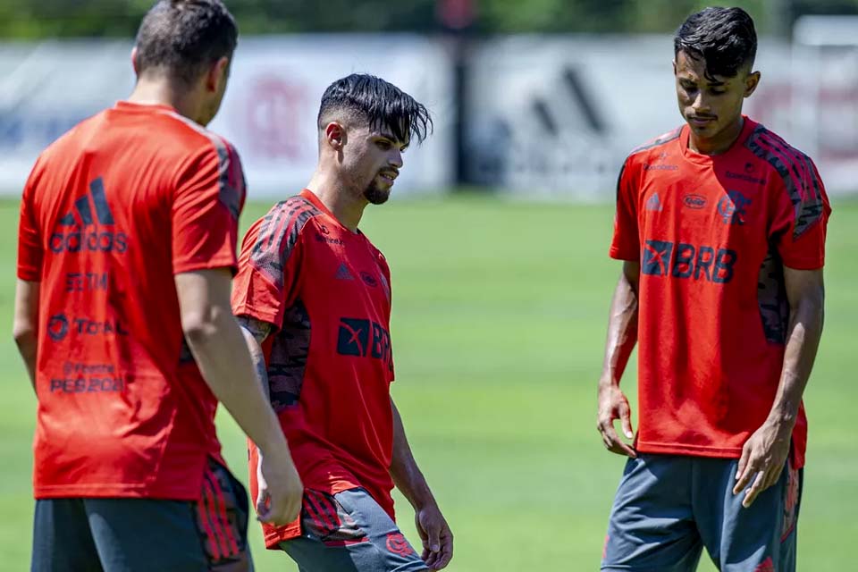 Flamengo relaciona Michael, Hugo Moura e Pepê para duelo com o Macaé