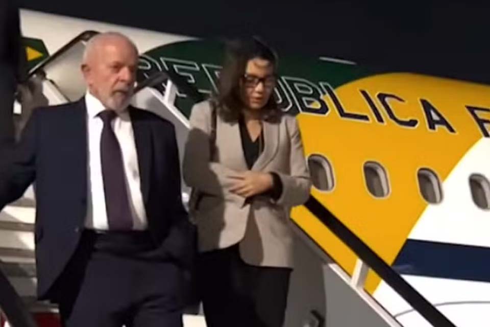 Voo de Lula pousa em Brasília quase 17 horas após problema técnico em avião presidencial no México 