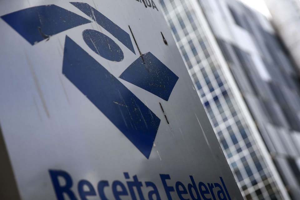 Receita recebe 372 mil declarações do IR no primeiro dia de entrega