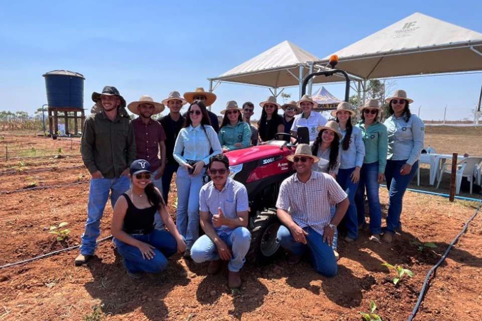 Acadêmicos do IFRO participam da Feira do Agronegócio de Ariquemes 