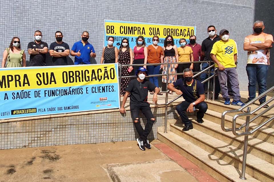 Bancários de Rondônia protestam contra a postura do BB em desrespeitar a saúde de todos