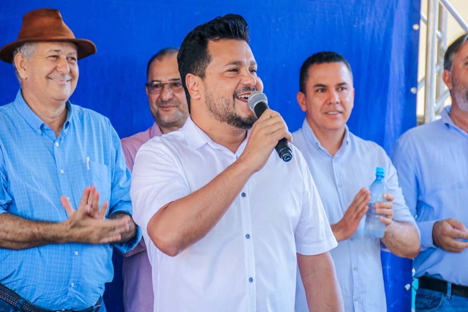 Deputado Marcelo Cruz participa de entrega equipamentos para associações rurais