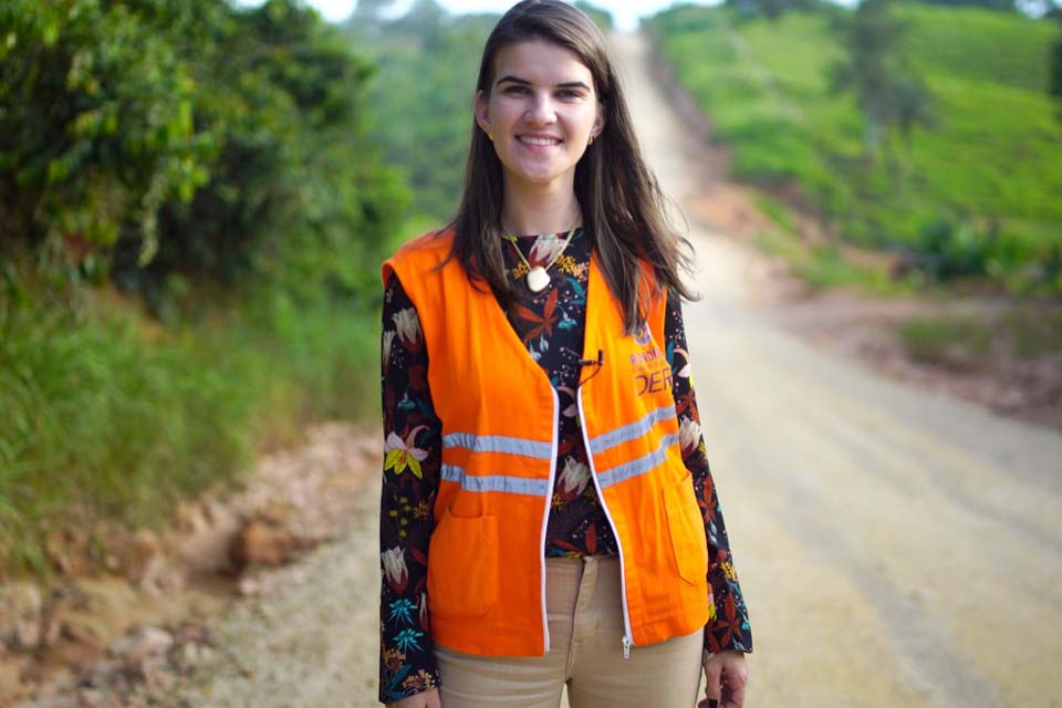 Servidora do DER representa Rondônia em homenagem do Conselho Federal de Engenharia e Agronomia