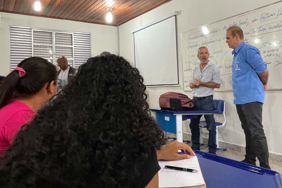 Deputado Alan Queiroz indica a realização de cursos para capacitação de gestores da Seduc