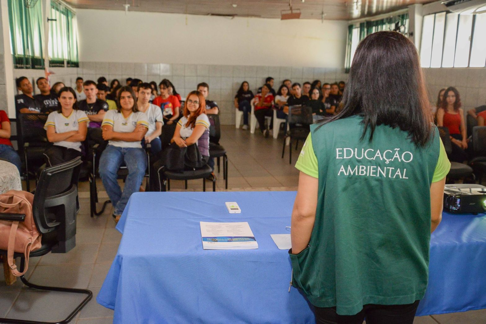 Semeia realiza palestra em escola estadual sobre prevenção contra queimadas