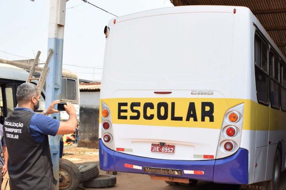 Semed realiza vistoria mecânica na frota dos ônibus de transporte escolar em preparação ao retorno presencial