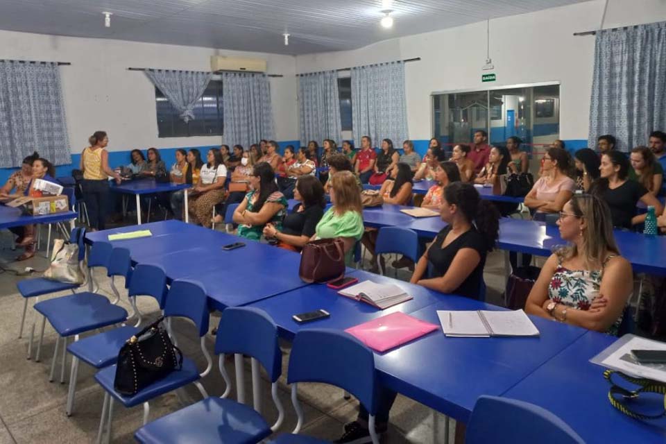 Semed promove encontro com professores e equipe pedagógica para alinhar ações