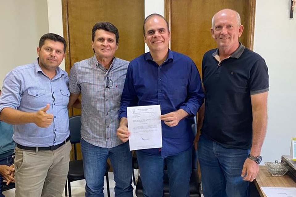 Deputado Estadual Alan Queiroz encaminha verbas para 1ª Expoalto do município Alto Paraíso