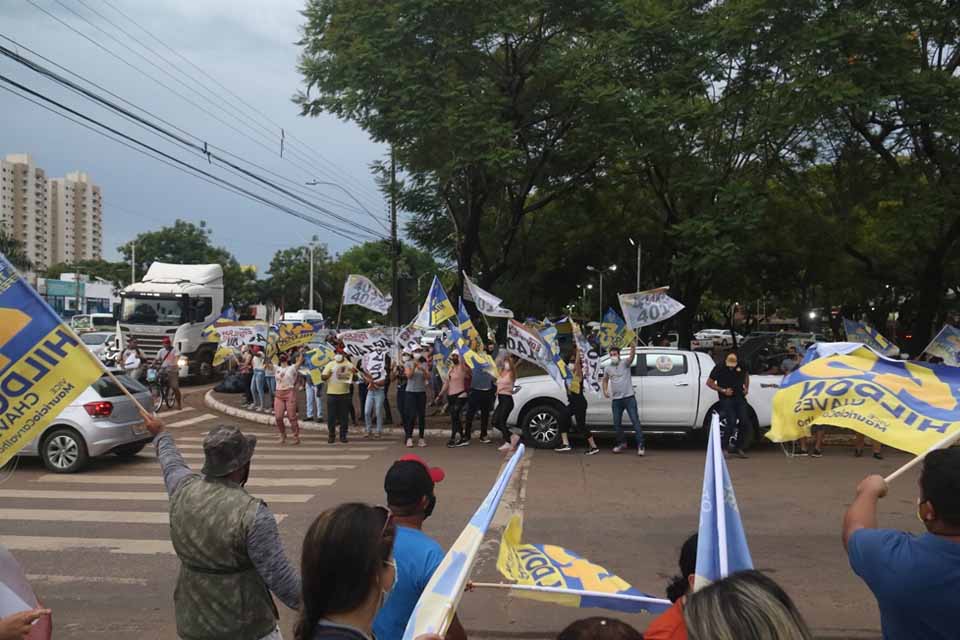 Campanha: apoiadores de Hildon Chaves realizam pit-stops nas ruas de Porto Velho