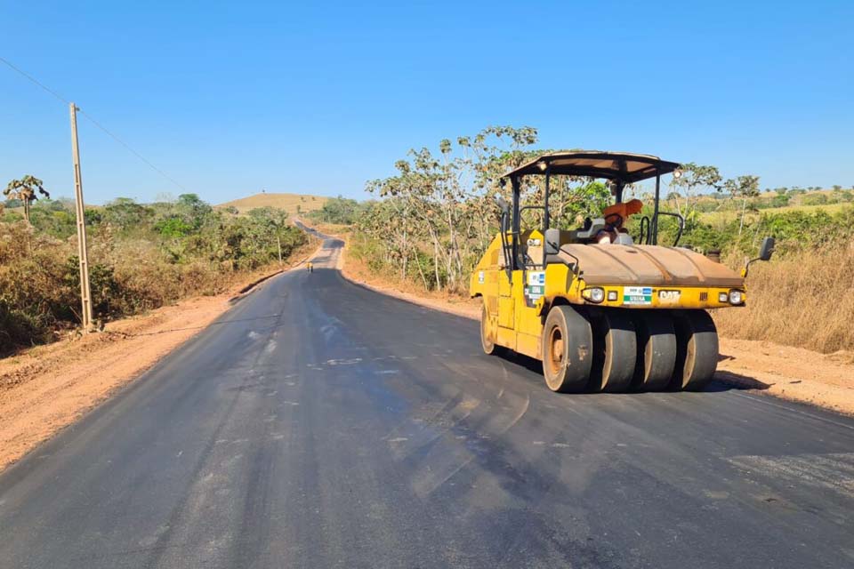 Serviços de reabilitação asfáltica da RO-492 entre o município e Rodovia 491 avançam