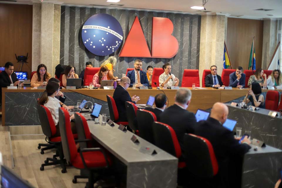 Sessão do Conselho da OAB-RO delibera questões éticas e reconhece membros