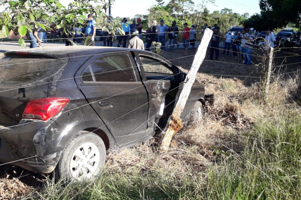   Acidente envolvendo dois carros e uma moto deixa uma vítima fatal