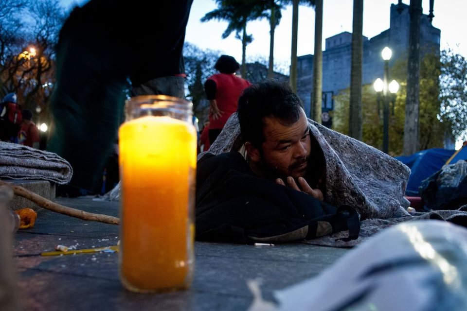 SP faz mutirão para emitir documentos à população de rua